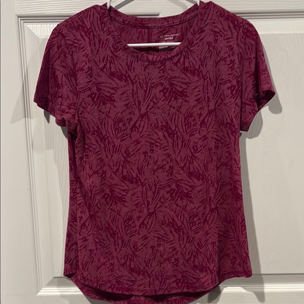 tek gear Short Sleeve Crew Tee in Deep Burgundy Leaf Pattern